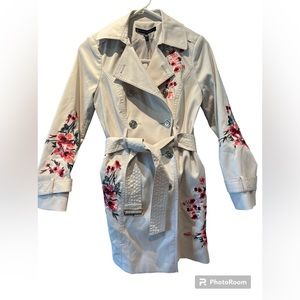 NWT White House Black Market Sz XXS double-breasted floral embroidered rain coat